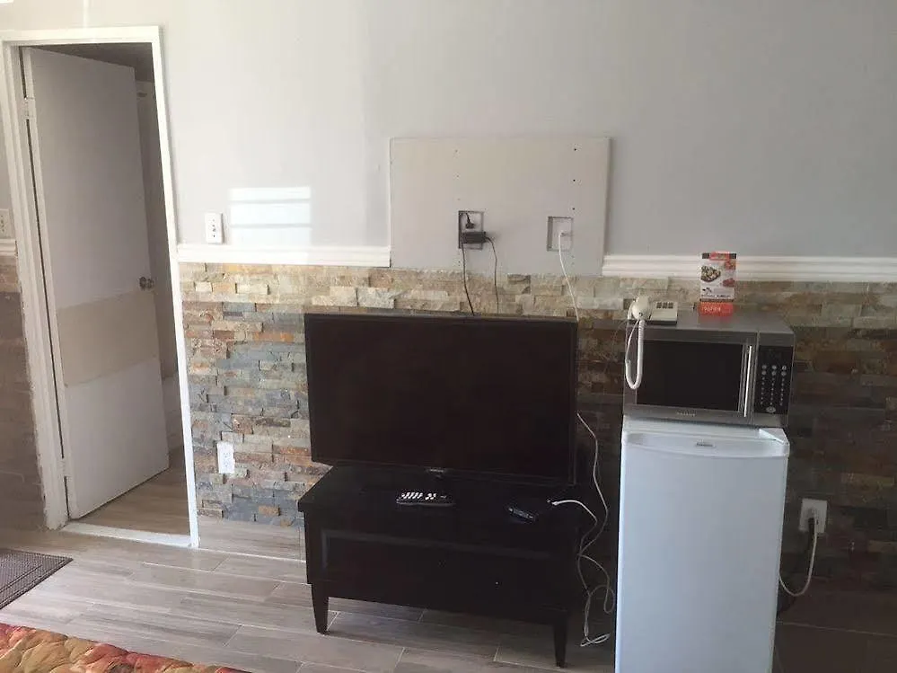 New Plaza Motel Toronto Canada