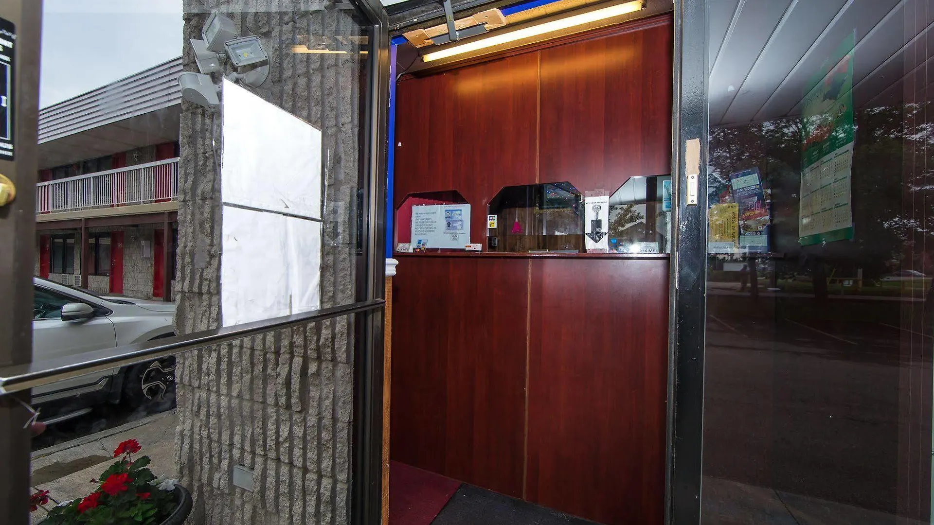 New Plaza Motel Toronto 2*,