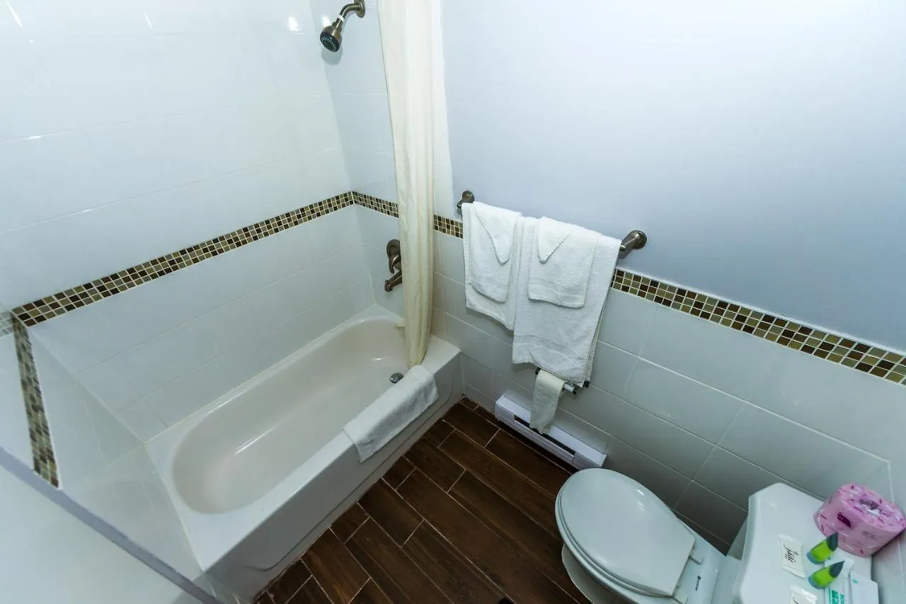 **  New Plaza Motel Toronto Canada