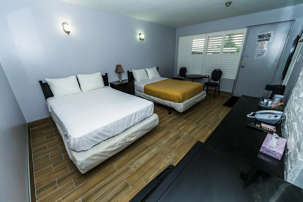 New Plaza Motel Toronto