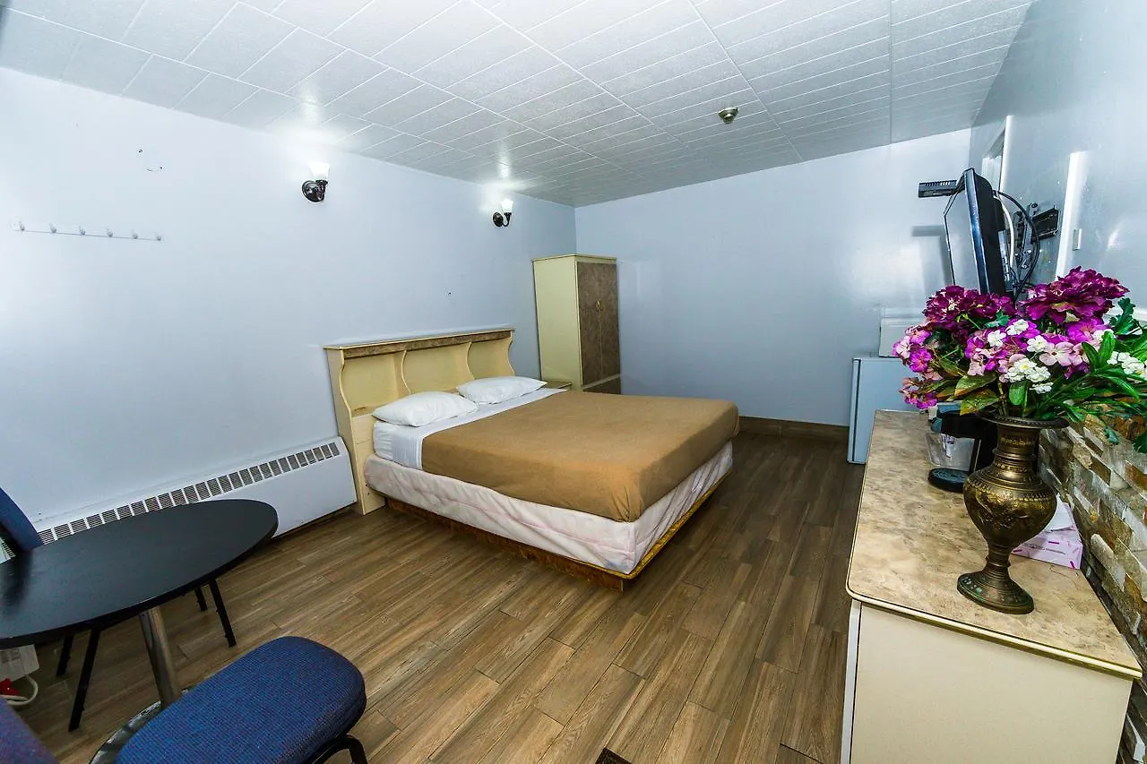 New Plaza Motel Toronto