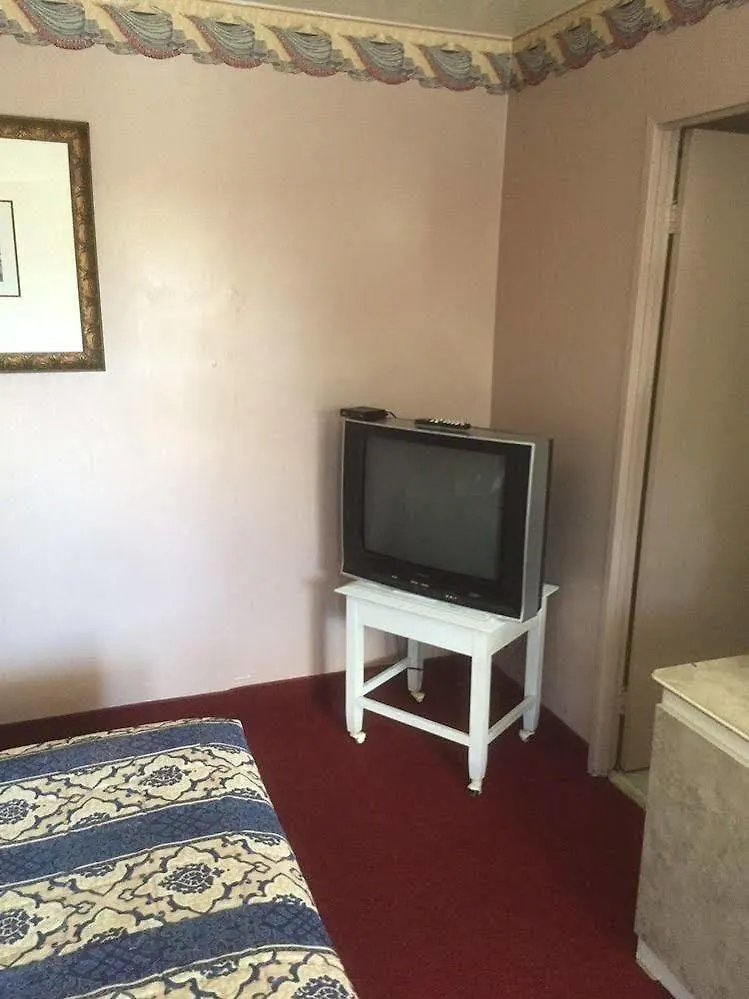 New Plaza Motel Toronto 2*,